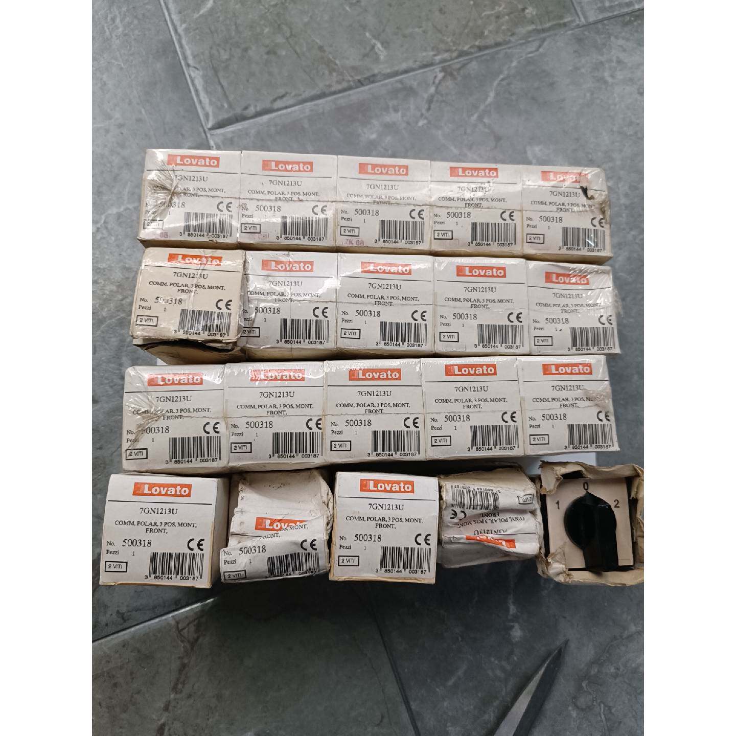【请询价】全新洛瓦托Lovato万能开关7GN1213U照片实拍