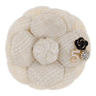 小香风山茶花珍珠胸针配大衣2025新款高档女奢华气质胸花别针饰品