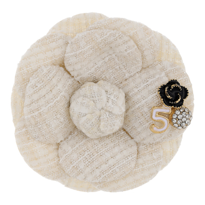 丝绒山茶花珍珠胸针配大衣高档