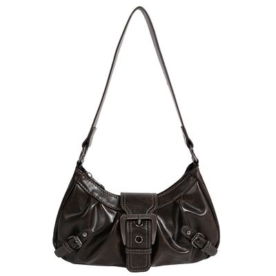 一只复古感超强又轻便的腋下包