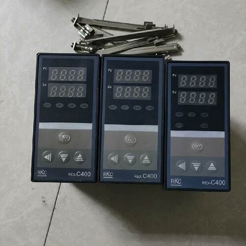 拆机下来的RKC-C400温控表三个，220V-0400