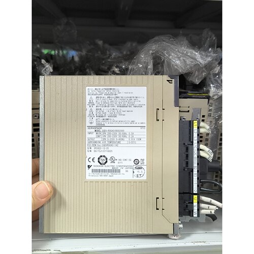 询价SGDV-R90A01B002000，安川100W驱动器，