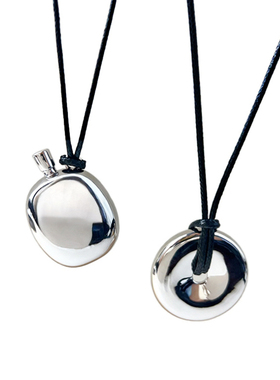 镀金黑皮绳水壶圆环吊坠项链