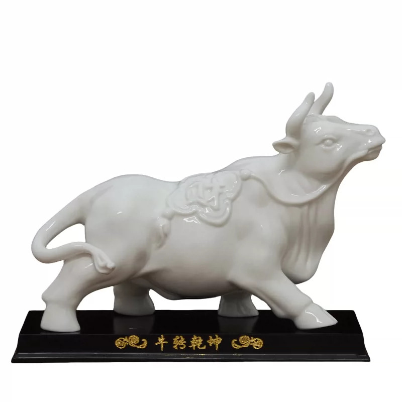 白色陶瓷华尔街牛生肖吉祥摆件