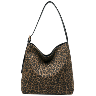 奥康水桶包2025新款单肩包豹纹大容量托特包女士通勤包包hobo女包