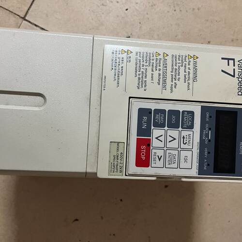 溢价-安川F7变频器2.2kw 型号CIMR-F7B42P2