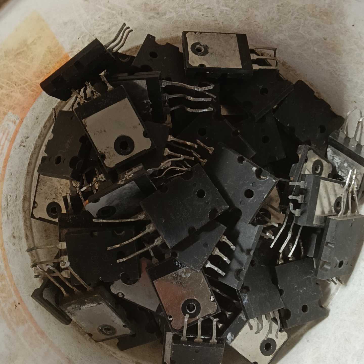议价拆机 2SA1943有51个  2SC5200有67个 音频维修 - 实物图