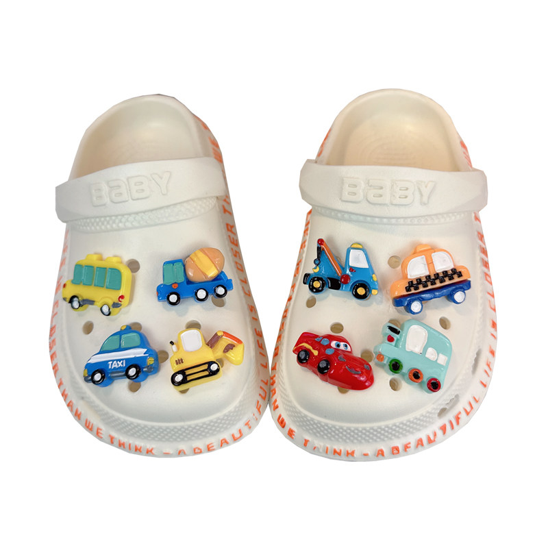 儿童凉拖鞋男童工程车夏季外穿时尚家用洗澡男孩小汽车一体洞洞鞋