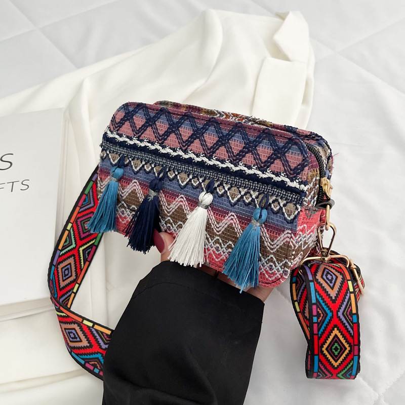 新品 民族风小包包女2023夏季新款韩版斜挎包时尚宽肩带单肩休闲