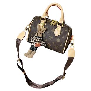 优草坊女包2026新款高级感枕头包时尚通勤单肩斜挎包百搭波斯顿包