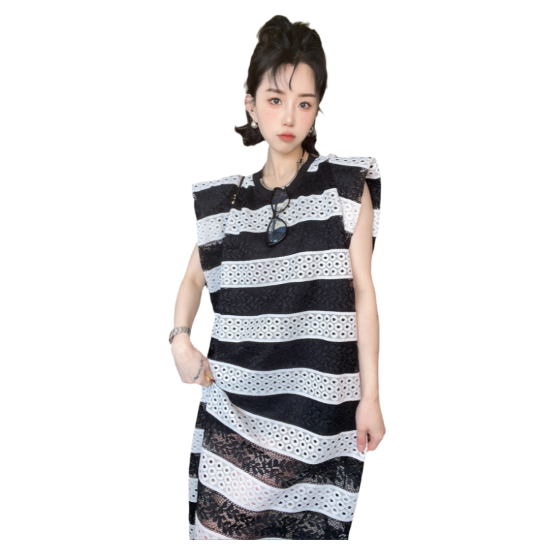 条纹暗花连衣裙女2026春季新款欧洲站时尚百搭薄款圆领垫肩长裙