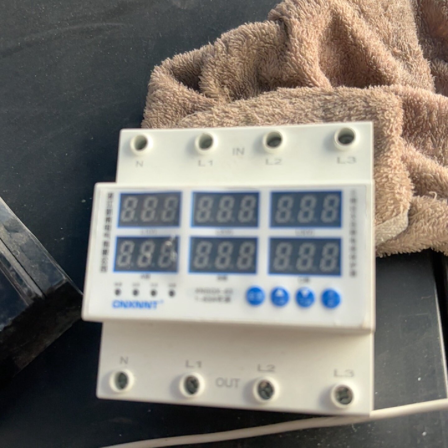 议价-南南XNGQX-63三相数显过欠压保护器，63A可调，带实时