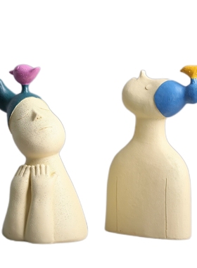 现代简约创意雕塑仰望聆听样板间