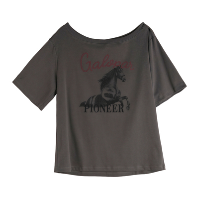 露肩一字领印花短袖T恤宽松舒适