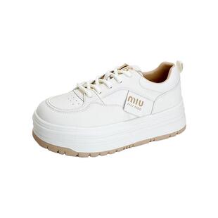 显瘦不累脚轻便真皮小白鞋女2025春季新款休闲板鞋大码女鞋41到43