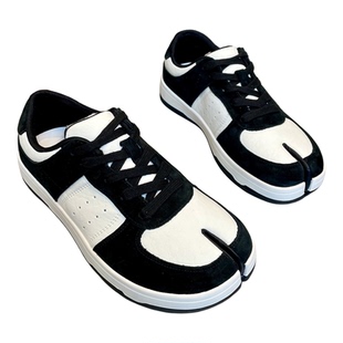 2026春款女款鞋子黑白熊猫板鞋小众设计猪蹄分趾鞋休闲厚底小白鞋