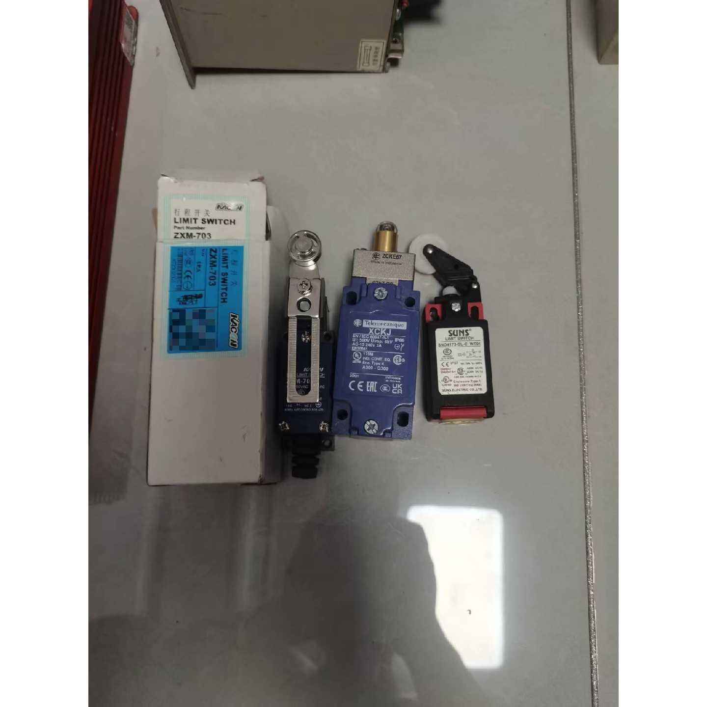 询价下单韩国NAON原装限位开关ZXM-703，全新带原厂包装盒！型图片
