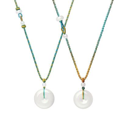 周大生和田玉平安扣吊坠情侣项链