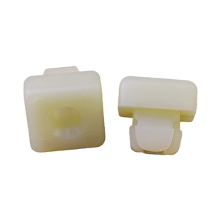 适用吉普jeep大切诺基大指挥官指南者自由侠汽车牌照螺丝底座卡扣