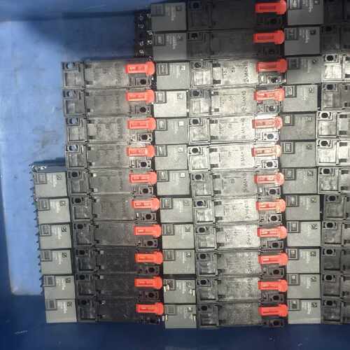 【议价-可维修】  Eleric RXM24VDC RXM2LB2BD 继电器 工控备件
