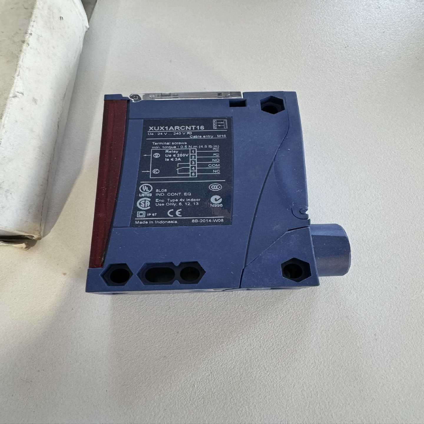 议价施耐德光电式接近开关XUX1ARCNT16接近开关传感器小形传感器