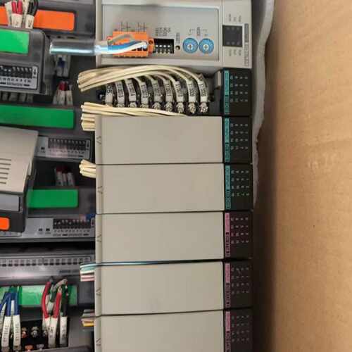 日立PLC EH-CPU516，带EH-PSA电源模块和扩展
