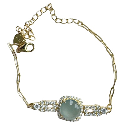 很冰透天空蓝高冰种翡翠蛋面手链