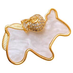 古里雅金色满钻福袋贝壳小马胸针女高端精致时尚扣针2025新款别针