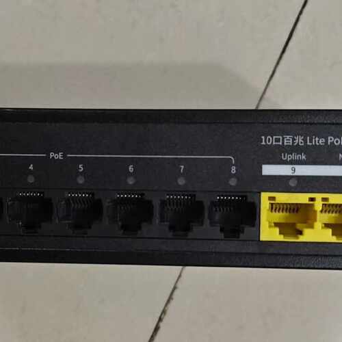 腾达10口百兆POE交换机 S110PC。成色如图非诚勿扰！