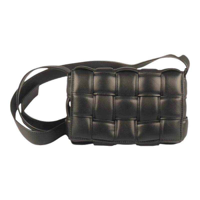 「9.0新」BOTTEGA VENETA(宝缇嘉)PADDED CASSETTE黑色羊皮斜挎包