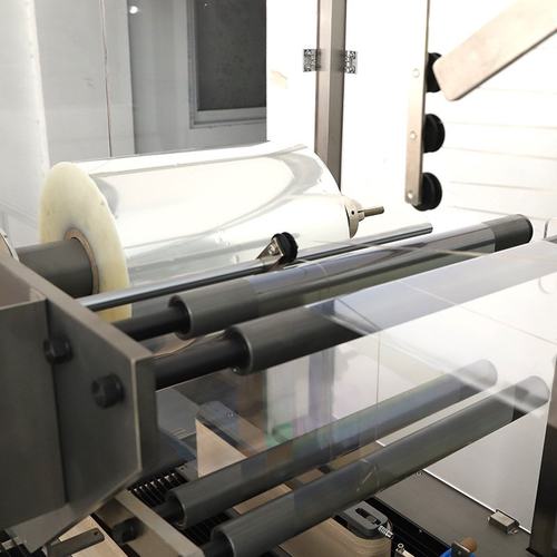 全自动纸盒烟包机多功能食品包装裹包机多规格三维透明膜烟包机