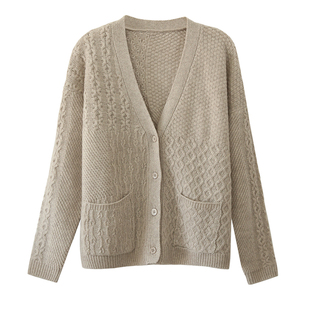 APCSHOP精选 秋冬保暖针织绞花毛衣女士休闲简约V领纯羊绒开衫