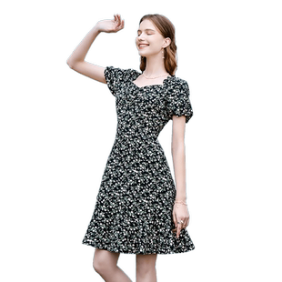 betu百图女装2024年夏季新款印花复古修身方领短袖黑色连衣裙子