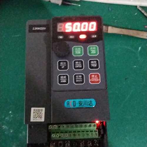 溢价-安川达变频器220V  2.2千瓦， ，成色