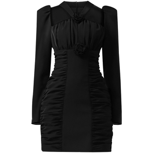 茬客优雅设计感连衣裙2025年秋季新款立体花朵包臀裙挂脖领小黑裙