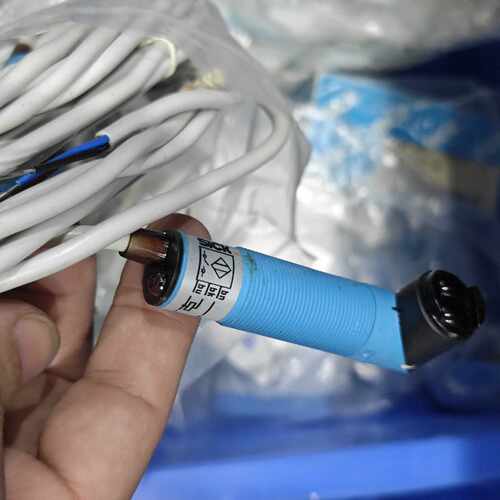 SICK西克光电开关，型号VL18-2P2142，德国原装进
