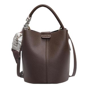 高级感复古棕色小包包女2025新款秋冬季百搭斜挎包超火手提水桶包