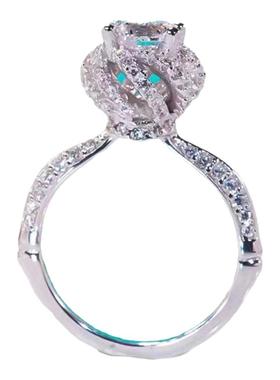 PT950镶嵌进口D色莫桑石群镶玫瑰花苞钻戒轻奢小众设计感气质高级