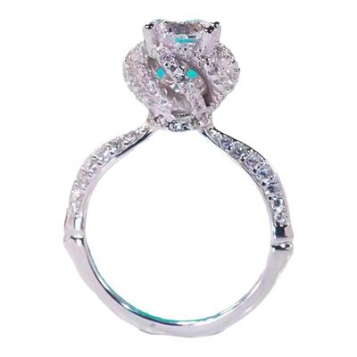 莫桑石群镶玫瑰花苞钻戒