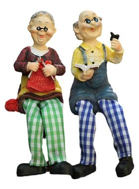 享受休闲时光的老爷爷老奶奶摆件