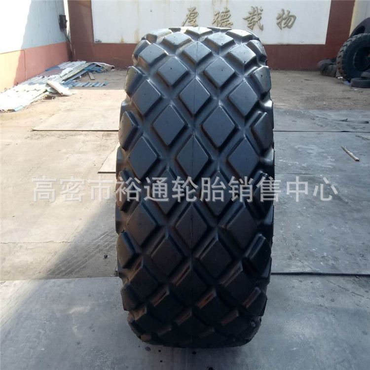 工程机械轮式压路机轮胎23.1-26 C-7梅花压路机轮胎18.00-24