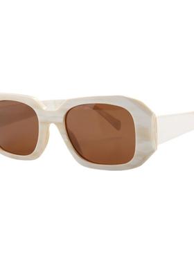 宽桩头方形大框开车驾驶遮阳墨镜摆拍凹造型素雅白色牛角太阳眼镜