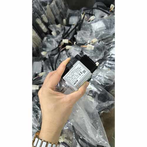 议价伺服电机SV-X2MH010A-N2LA    100W适用