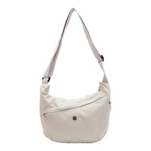 斜挎包包女2025新款大容量单肩包运动百搭饺子包女休闲通勤背包