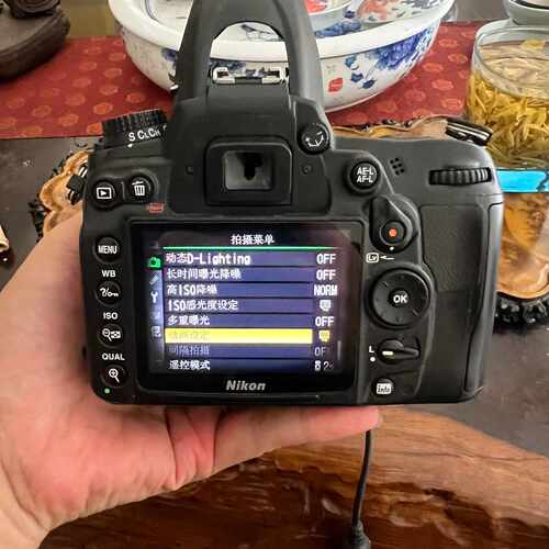 D7000单反，机身成色不错，功能完好。屏幕显示清晰