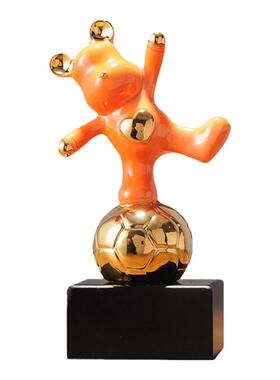 创意暴力踢足球摆件玄关轻奢