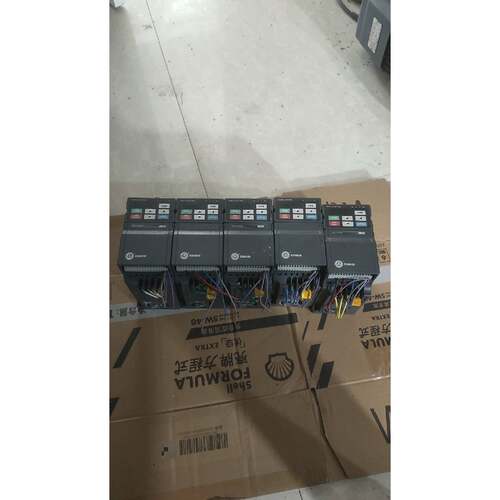 在线议价众晨变频器，Z2400-0R7G，0.75KW，拆机包好，实