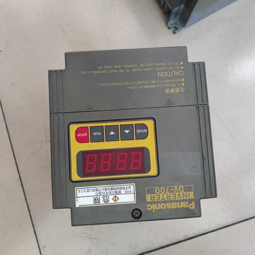 议价松下变频器DV-700 0.4KW0.75KW 220V DV700S400/750A1 九成新