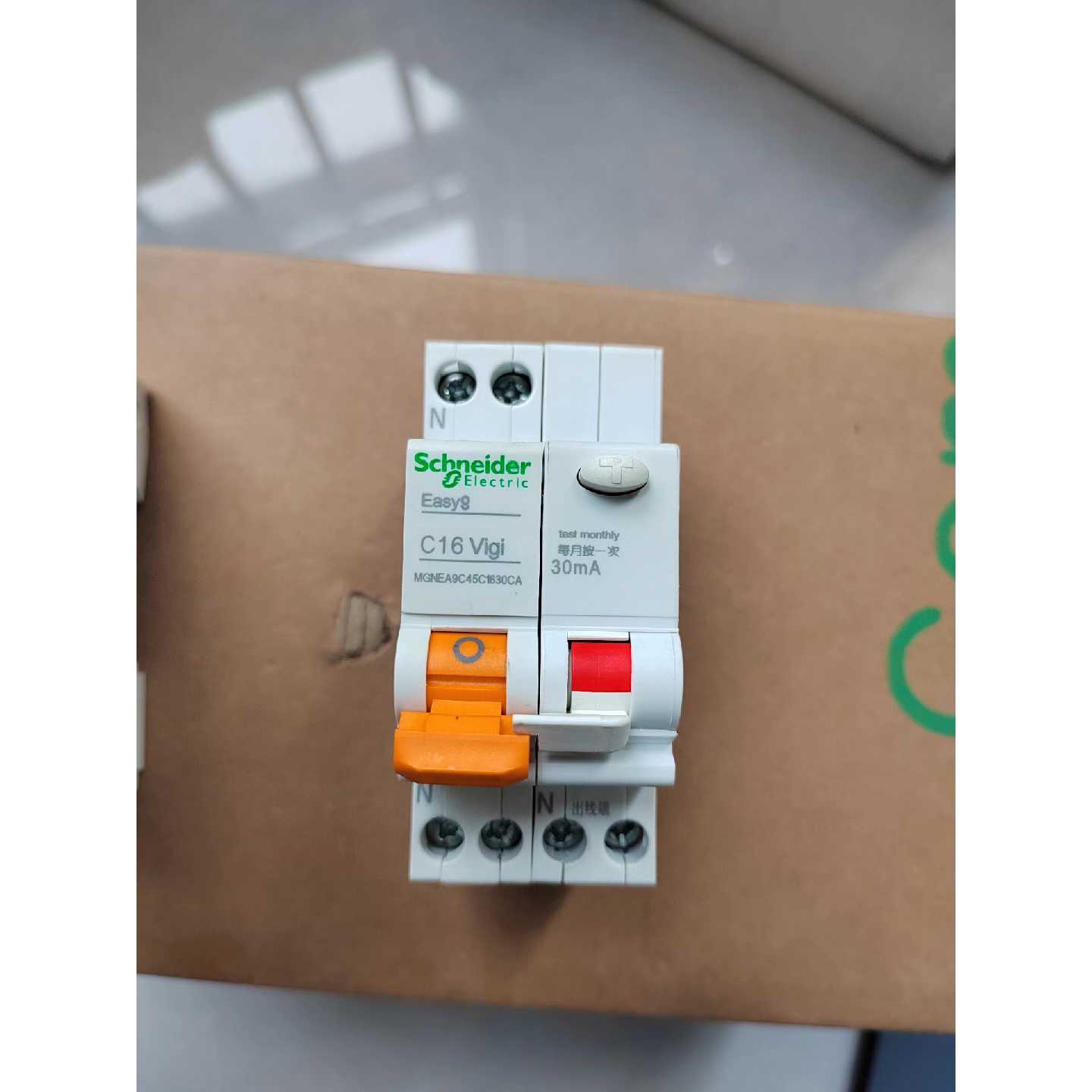 施耐德EA9 DPN漏电