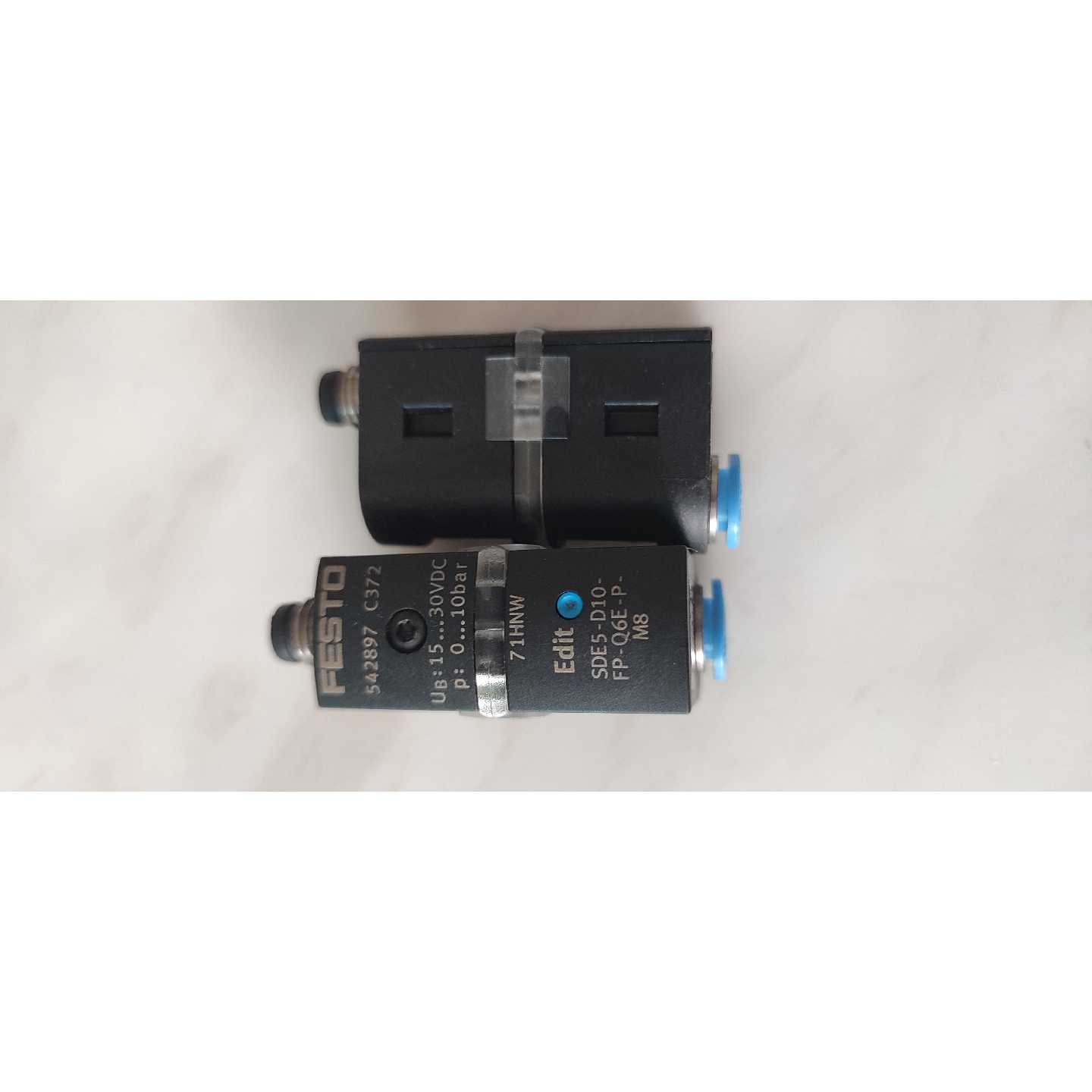 议价FESTO费斯通542897 542900气动压力传感器SDE5-D10-FP-Q4E-P-